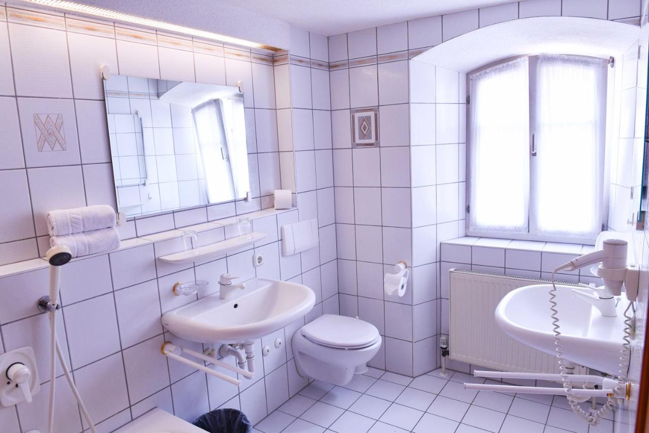 Hotel Gaestehaus Linde Mörnsheim المظهر الخارجي الصورة
