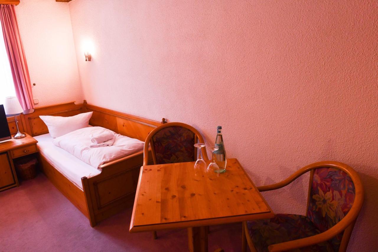 Hotel Gaestehaus Linde Mörnsheim المظهر الخارجي الصورة